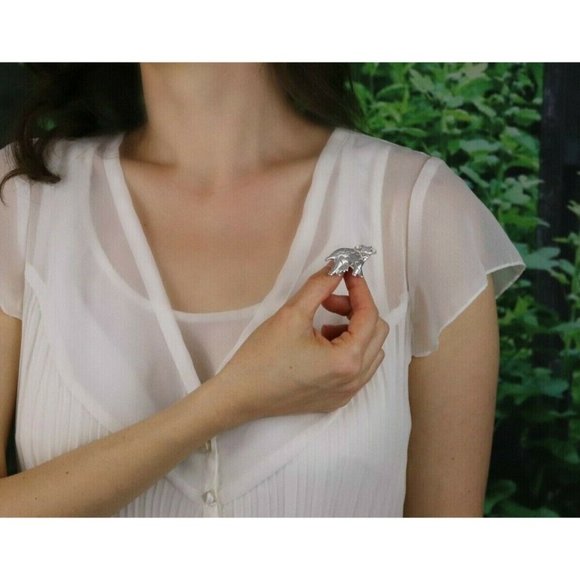 Sterling Silver Cow Pin Brooch or Tie Tack - Picture 3 of 6